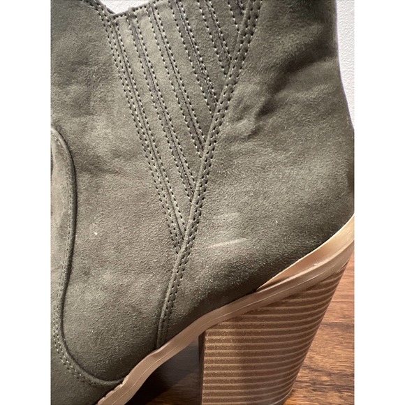 Crown‎ And Ivy Women Bootie Size 8.5 Olive Green Gold Suede - Picture 2 of 7